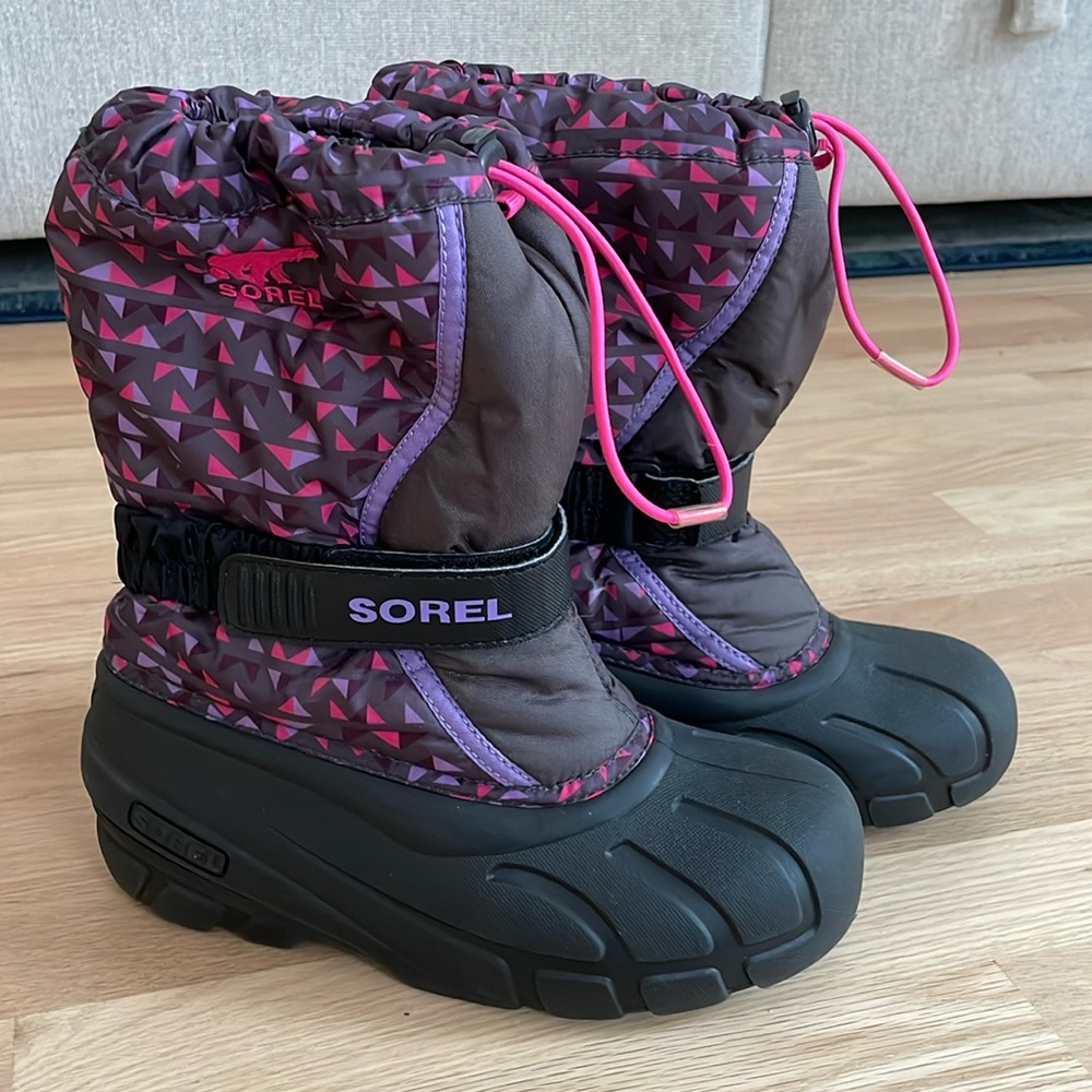 Sorel waterproof snow boots Girl’s size 4